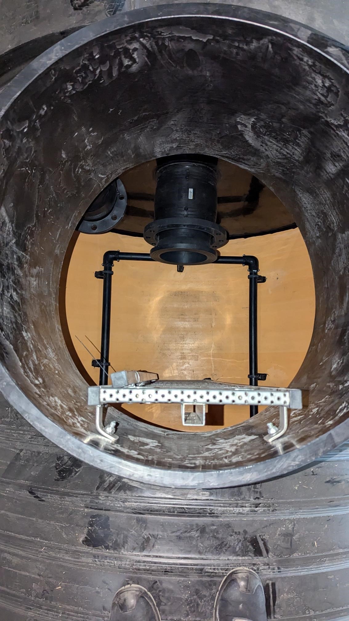 Referenz Vorlagebehälter belüftet Delbrück PE-HD Schacht liegend 4 Schachteinstieg