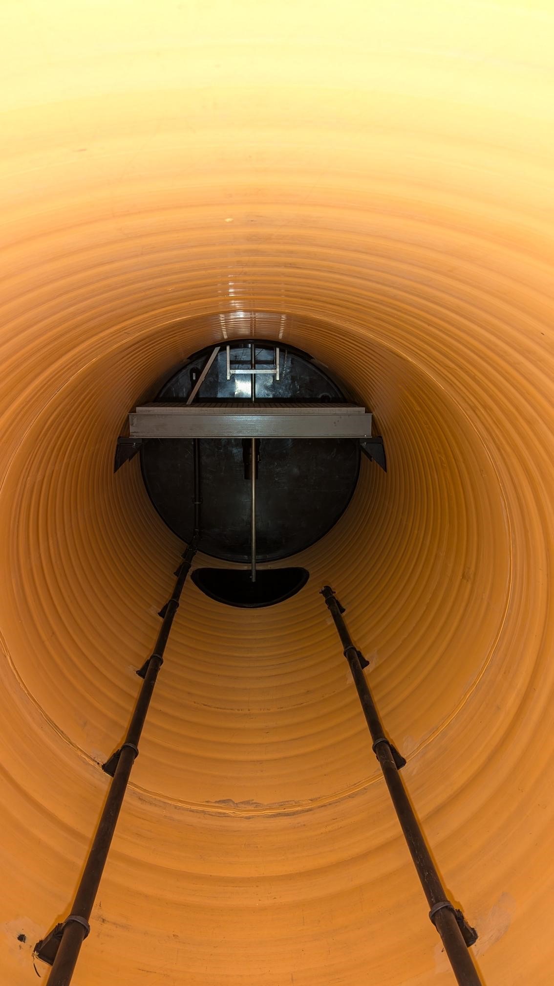 Referenz Vorlagebehälter belüftet Delbrück PE-HD Schacht liegend 9 Podest innen Belüftung